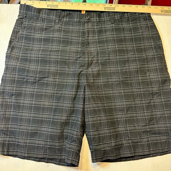 Ben Hogan Performance Men’s Plaid Golf Shorts Size 40 - Picture 2 of 9